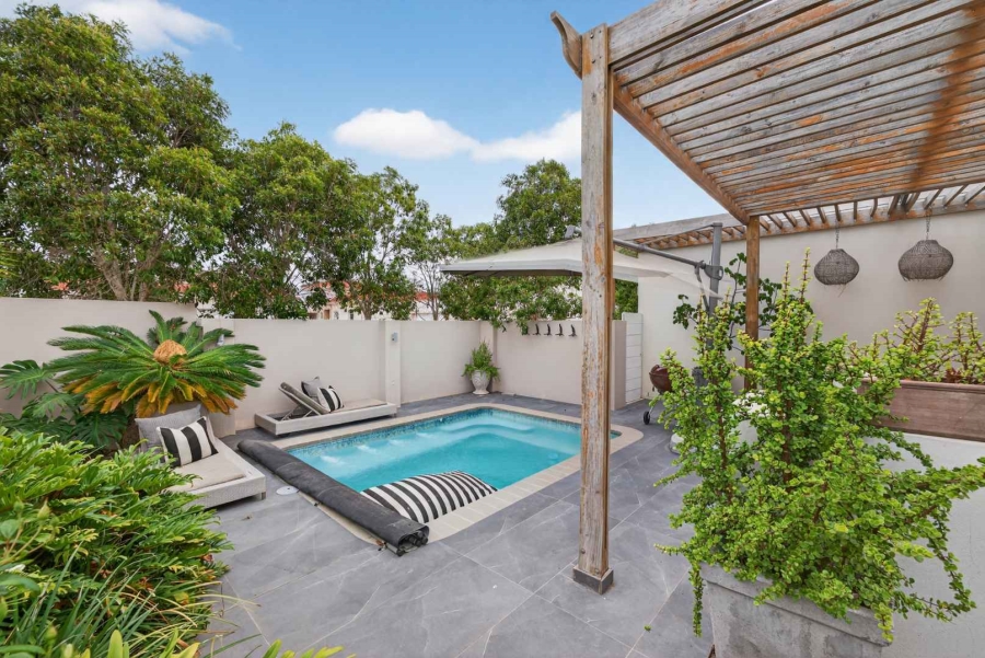 4 Bedroom Property for Sale in Parklands North Western Cape